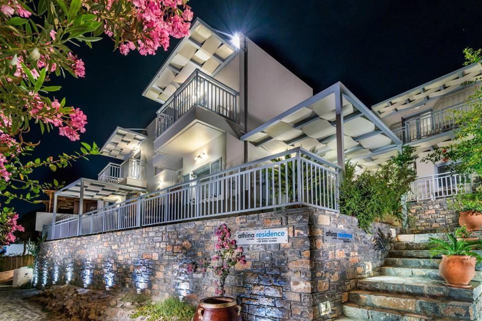 Athina Residence Léntas エクステリア 写真